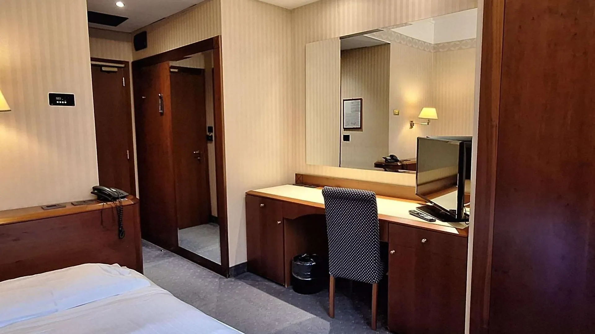 Mercure Reggio Emilia Centro Astoria 4*,  Italy